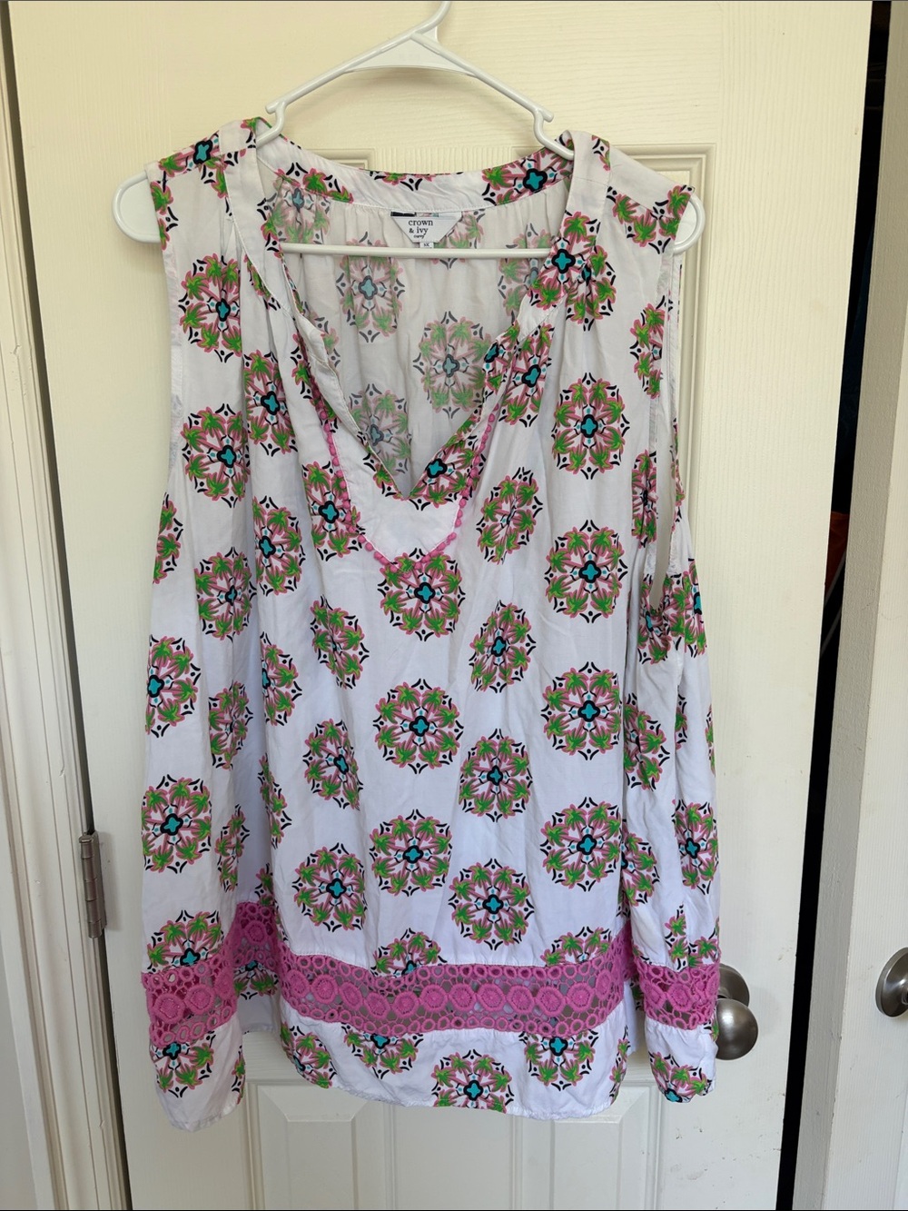crown & ivy White Sleeveless V-Neck Tunic with Pink and Green Medallion Print